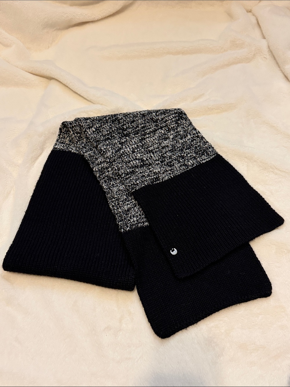 UGG Black and White Knit Scarf